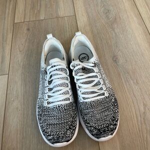 APL Techloom Breeze Black and White Knit Sneakers